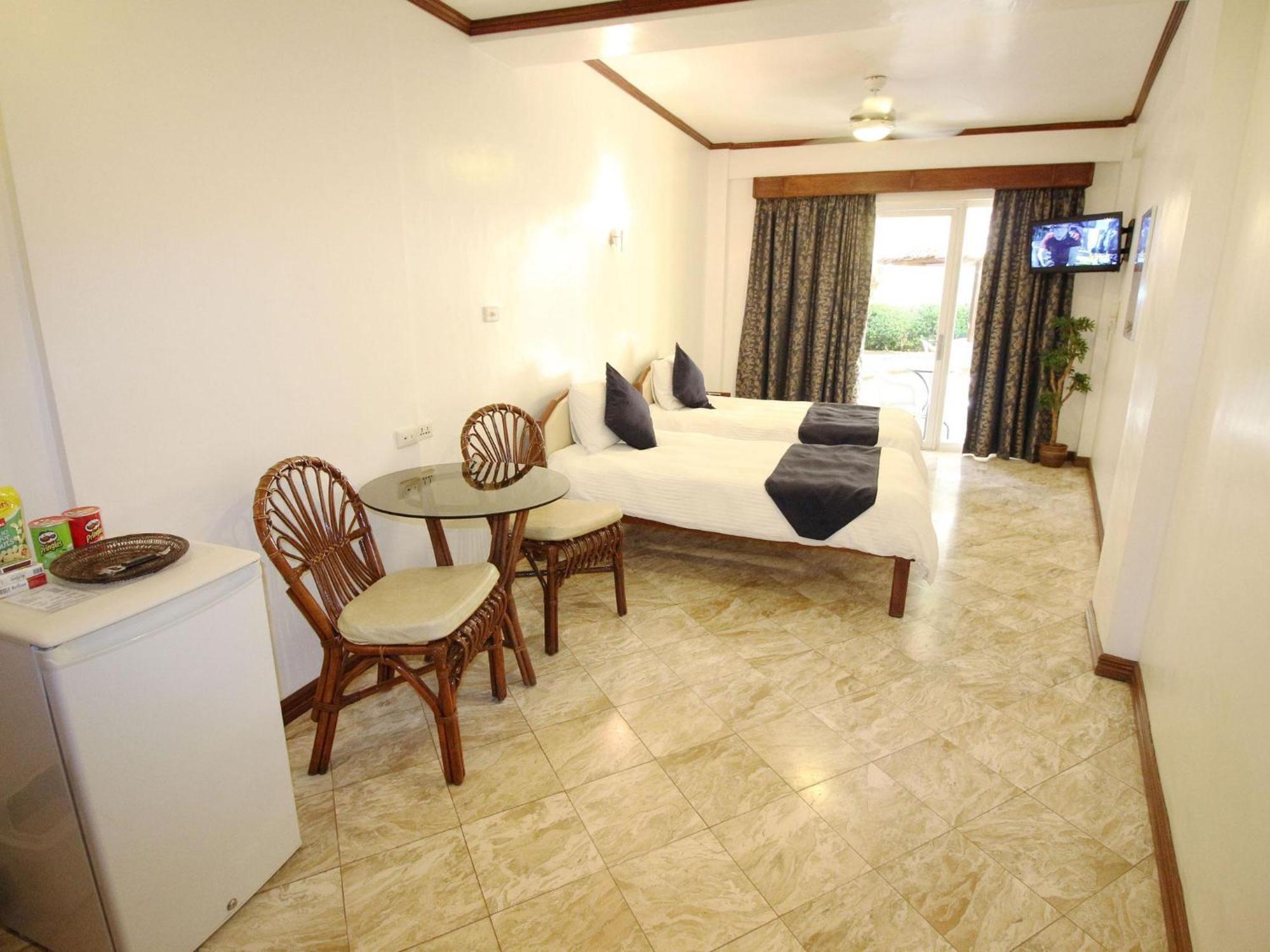 Mermaid Resort And Dive Center Puerto Galera Buitenkant foto
